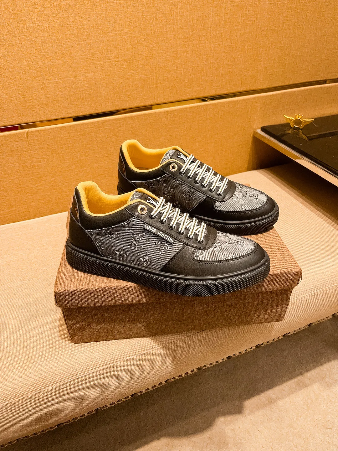 Men's shoes💰 400💰[LV]🔥Louis Vuitton, high-end men's shoes brand, official website 1:1 latest masterpiece: the upper is made of Italian imported first-layer cowhide with a comfortable and breathable lining➕original non-slip and wear-resistant outsole🔥, making walking more convenient and comfortable! An exclusive new model, a stunning work, a beautiful 1:1 replica [color] compared to the official quality! Create a fashionable personality to set off your uniqueness! A must-have for trendy men! Classic 🔥Size: 38-44 Color: 🔥 3⃣️colors available🔥.